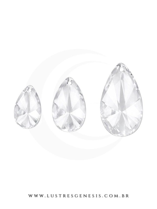 Três amêndoas de cristal K9 para lustre e Feng Shui em tamanhos de 38mm, 50mm e 63mm sobre fundo preto. Lustres Gênesis loja online de Lustres e Iluminação Decorativa
